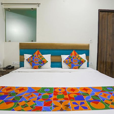 Fabhotel Sm Palace Chinhat Esterno foto