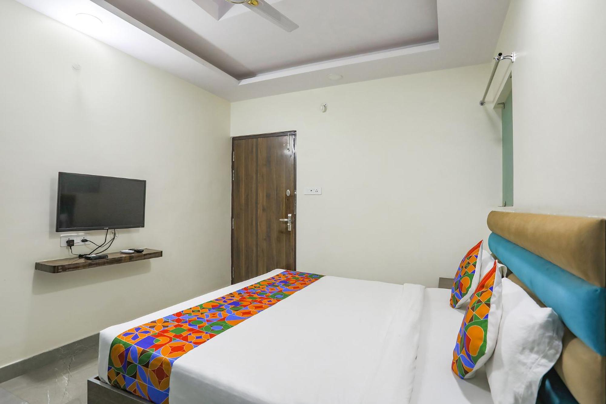 Fabhotel Sm Palace Chinhat Esterno foto